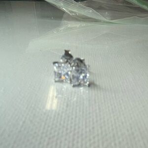 New Silver Stud Rhinestone Earrings